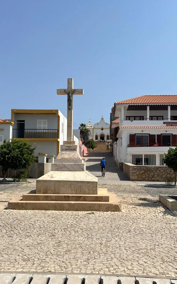 Cross and the Igreja Matriz church in Vila do Maio